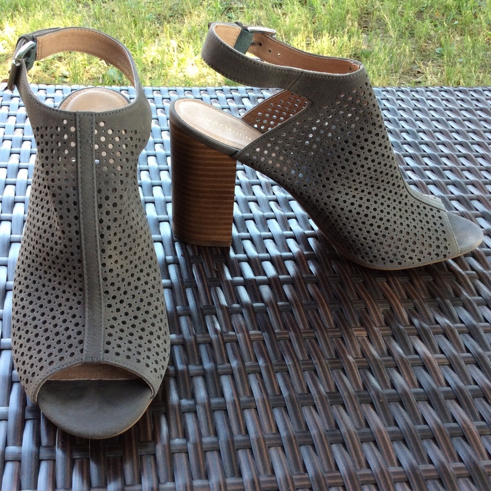 HALOGEN PEEP TOE BLOCK HEEL SANDALS